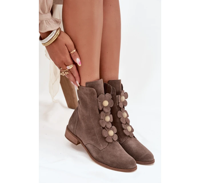 Zamszowe Botki Damskie Z Ozdobnymi Kwiatkami Zazoo 3085 Ciemnobeżowe
