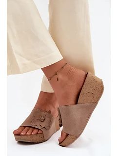 Kožené semišové dámské pantofle na platformě s ozdobným květinovým vzorem Zazoo 40312 Cappuccino