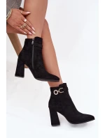 Dámska zateplená členková obuv z eko semišu na stĺpiku so zdobením - čierna Lymall Dámska zateplená členková obuv z eko semišu na stĺpiku so zdobením - čierna Lymall