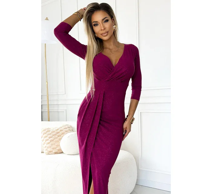 Lesklé dlouhé dámské šaty ve fuchsijové barvě s výstřihem a rozparkem na noze model 20115246 - numoco Lesklé dlouhé dámské šaty ve fuchsijové barvě s výstřihem a rozparkem na noze model 20115246 - numoco