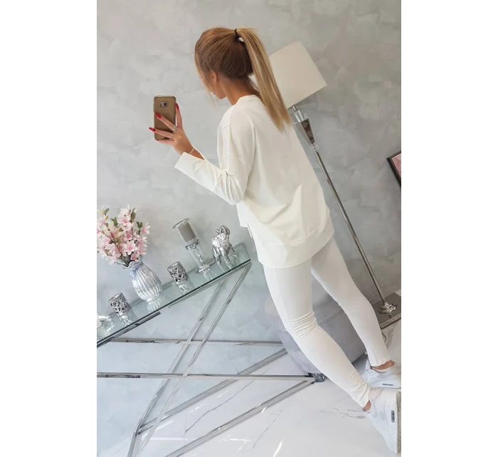 Súprava s oversize blúzkou v ecru farbe