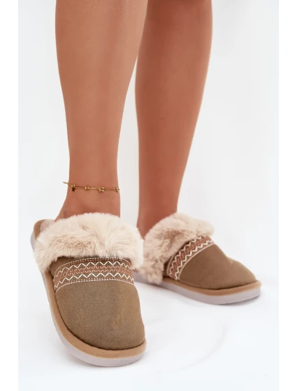 Dámské pantofle s kožešinou a výšivkou zelené Devianne Dámské pantofle s kožešinou a výšivkou zelené Devianne