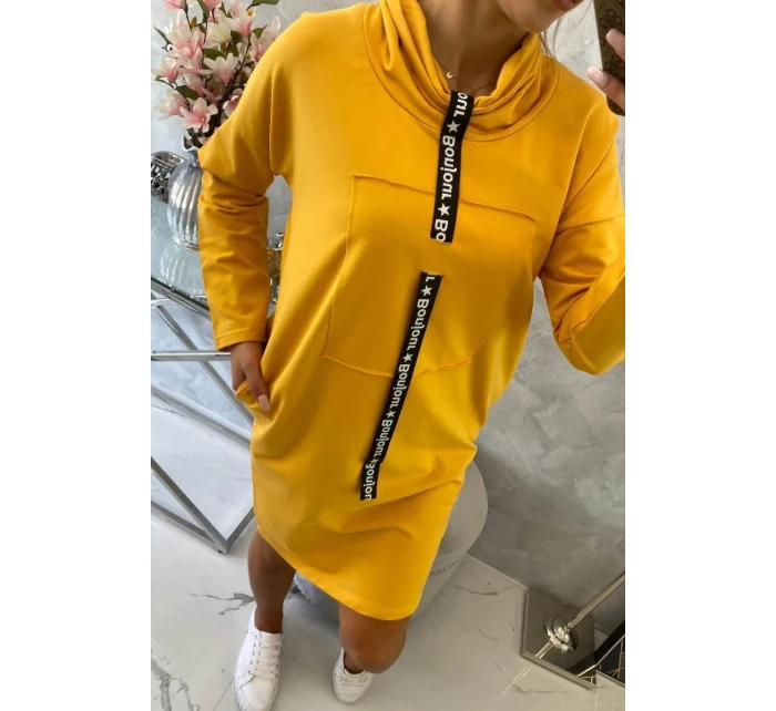 Horčicové šaty s kravatou