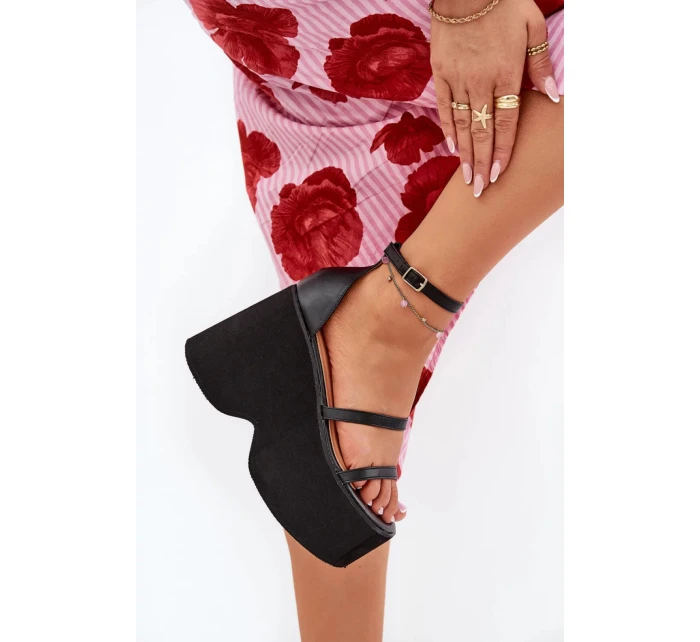 Bota na klínech model 21133327 černá Step in style - SWEET SHOES Bota na klínech model 21133327 černá Step in style - SWEET SHOES