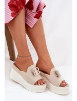 Klapki Na Platformie I Koturnie Z Ozdobą Beżowe Tanonea Klapki Na Platformie I Koturnie Z Ozdobą Beżowe Tanonea