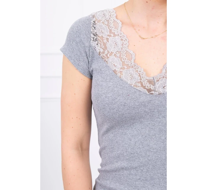 Blúzka s čipkovým výstrihom šedá