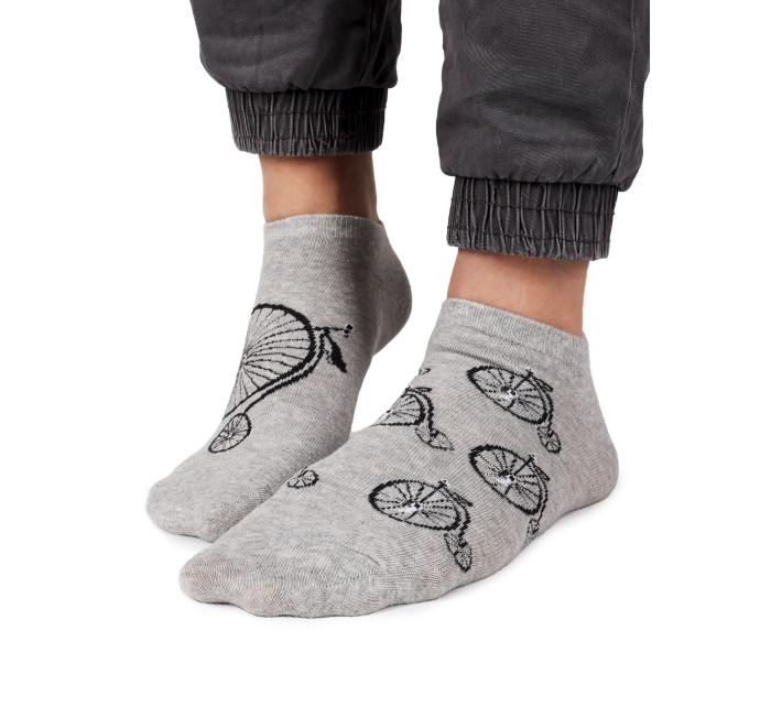 Yoclub členkové zábavné bavlnené ponožky vzor 1 farba šedá