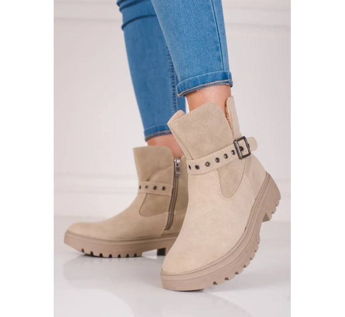 Trendy hnedé členkové topánky na plochom podpätku pre ženy Trendy hnedé členkové topánky na plochom podpätku pre ženy