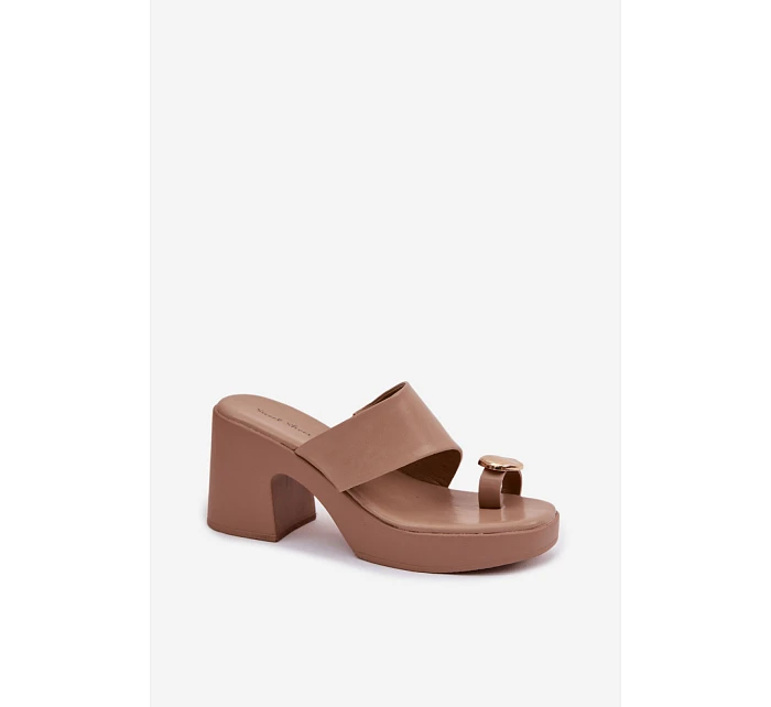 Žabky na podpätku model 225377 Krok vo veľkom štýle