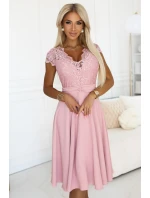Lehké šifonové šaty s krajkovým výstřihem  PINK model 21229563 - numoco