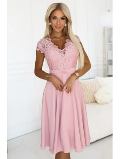 Lehké šifonové šaty s krajkovým výstřihem  PINK model 21229563 - numoco