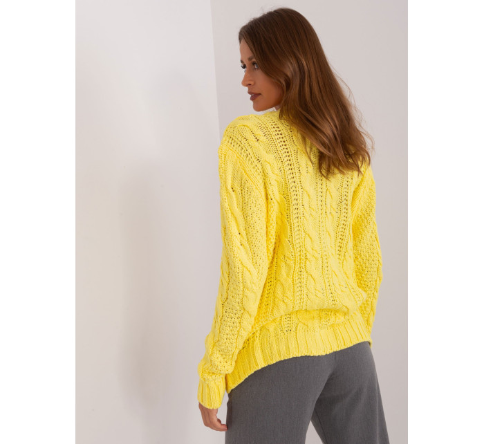 Žltý sveter s vlnou