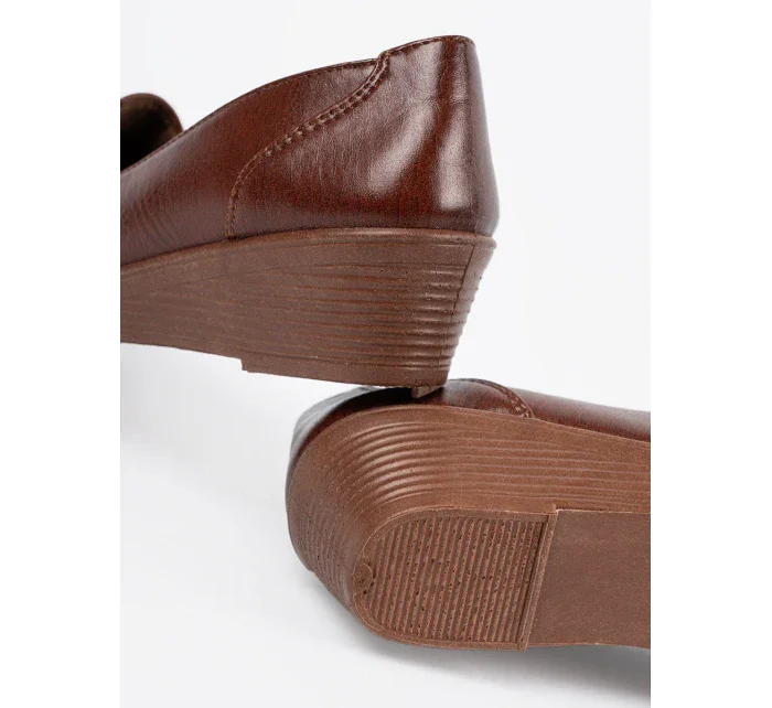 Jedinečné dámske hnedé topánky na klinoch