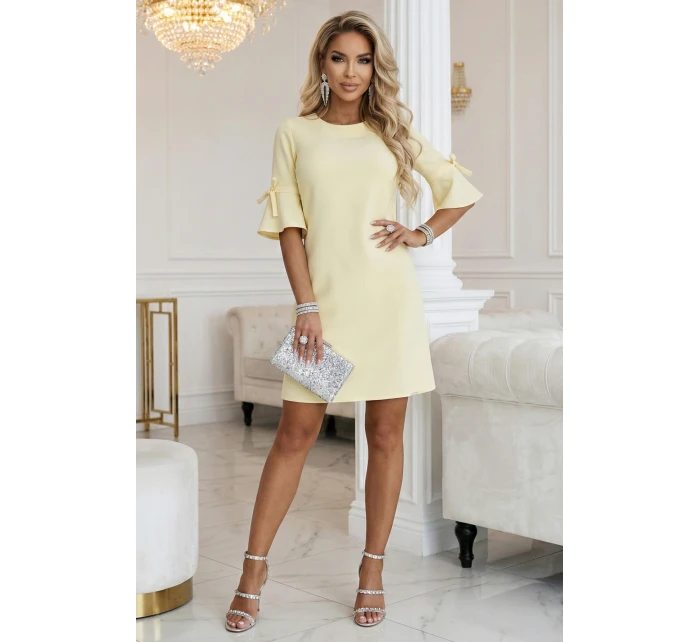Dámské trapézové šaty s vázáním na rukávech pastelově žluté model 22022940 - numoco