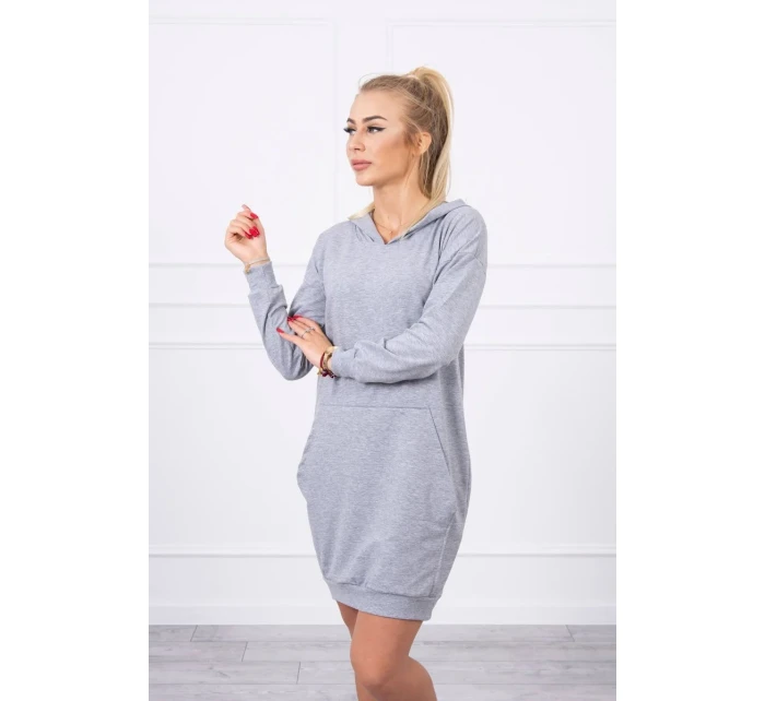 Šedé šaty s kapucí Šedé šaty s kapucí
