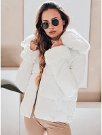 Dámská prošívaná krátká bunda s kožešinou TY5070 bílá - FashionStreet Dámská prošívaná krátká bunda s kožešinou TY5070 bílá - FashionStreet