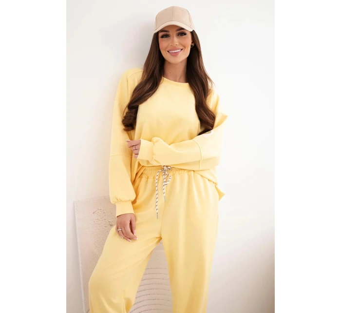 Dámsky maslový set s voľnou mikinou a nohavicami so žltou farbou LOVE