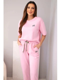 Dámska súprava nohavíc s krátkym rukávom a ohrnutými nohavicami z viskózy s maslovým efektom, svetloružová
