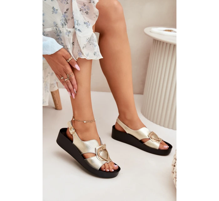 Kožené Dámské Sandály Na Klínu model 21698311 Zlaté - S.Barski Kožené Dámské Sandály Na Klínu model 21698311 Zlaté - S.Barski