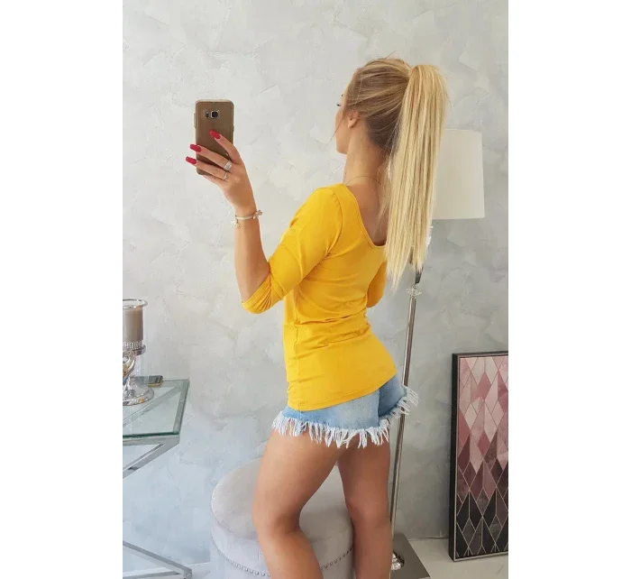 Hořčicová halenka s kulatým výstřihem