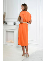 Šaty s ozdobným opaskom oranžové