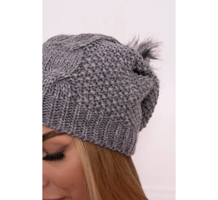 Sandra model 18750729 tmavě šedá fleecová čepice - K-Fashion Sandra model 18750729 tmavě šedá fleecová čepice - K-Fashion