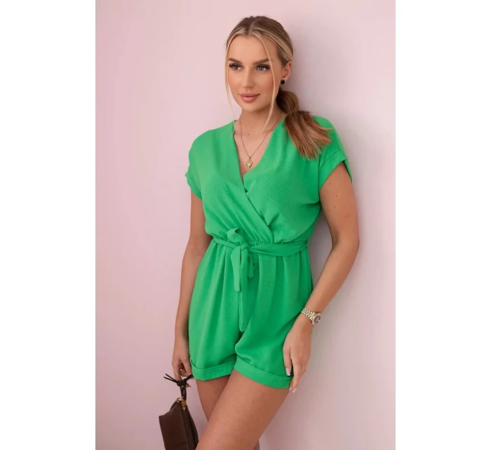 Krátky overal zviazaný v páse zelený