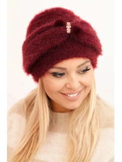 Dámská zimní čepice model 21441590 s ozdobou a kožešinou bordová - K-Fashion