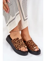 Dámské sandály na platformě a nízkém klínku s ozdobným detailem imitace leopardí kůže hnědé model 21688788 - Boto Dámské sandály na platformě a nízkém klínku s ozdobným detailem imitace leopardí kůže hnědé model 21688788 - Boto