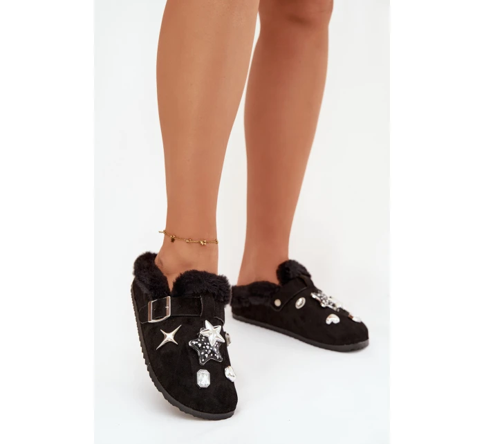 Dámské pantofle s ozdobami a sponou vyhřívané kožešinou černé model 21772637 - Boto Dámské pantofle s ozdobami a sponou vyhřívané kožešinou černé model 21772637 - Boto