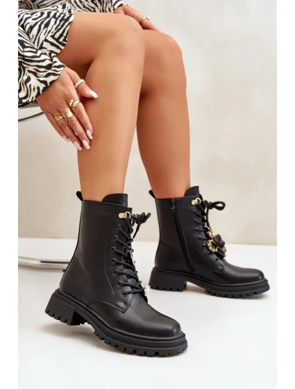 Členkové topánky z eko kože Workery Dámske s príveskami Čierne Rianael