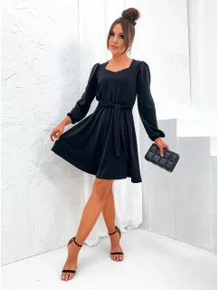 Elegantné čierne šaty s rozšíreným spodným dielom (8249)