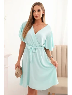 Šaty so skladaným výstrihom mätovej farby