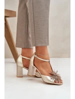 Kožené sandály na podpatku s ozdobou model 21682613 Zlaté - Laura Messi