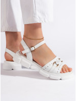 Moderní dámské  sandály bílé na plochém podpatku