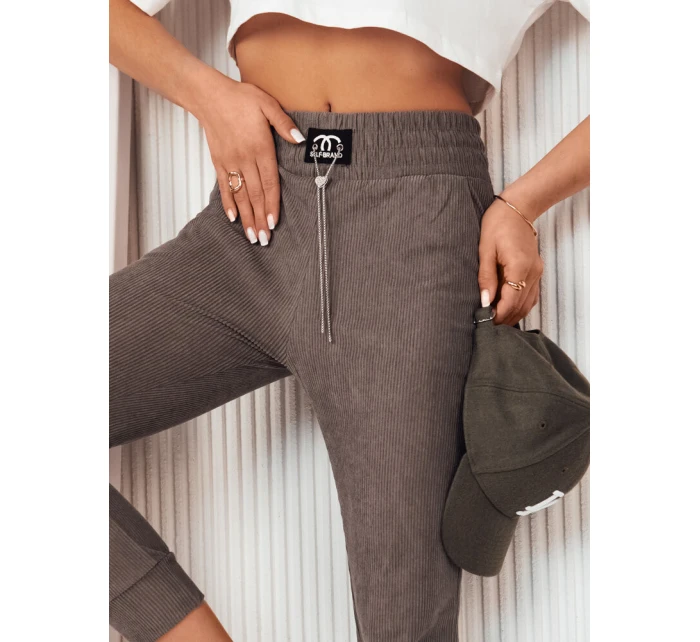 Dámské tepláky šedé Dstreet model 21975685 - FashionStreet Dámské tepláky šedé Dstreet model 21975685 - FashionStreet