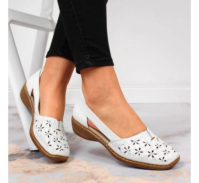 W bílá kožená polobotka model 22050397 - Rieker