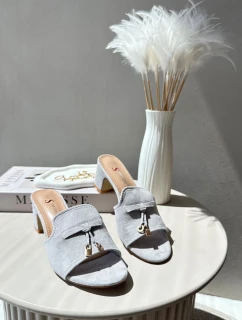 Dámské šedé sandály z semiše na podpatku model 21666896 - Boto