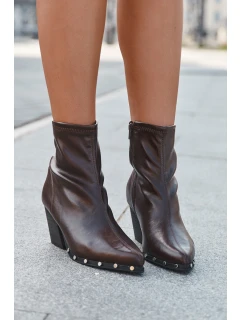 Dámské boty z eko kůže na sloupku hnědé model 21709985 - Boto