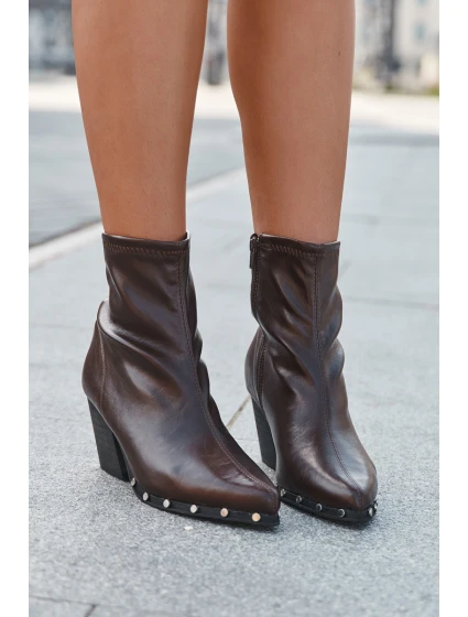 Dámské boty z eko kůže na sloupku hnědé model 21709985 - Boto Dámské boty z eko kůže na sloupku hnědé model 21709985 - Boto