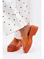 Dámské sandály na platformě s páskem Oranžové model 22107254 - Boto