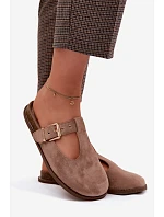 Dámské pantofle z imitace semiše tmavě béžové model 22125691 - Boto