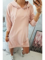 Šaty s kapucňou a dlhším chrbtom tmavo púdrovo ružové