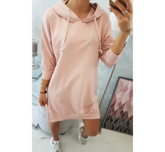 Šaty s kapucňou a dlhším chrbtom tmavo púdrovo ružové