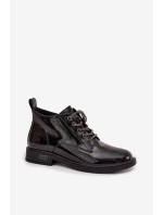 Kožené lakované dámské kotníčkové boty s ozdobným šněrováním model 21713881 Černé - D&A Kožené lakované dámské kotníčkové boty s ozdobným šněrováním model 21713881 Černé - D&A