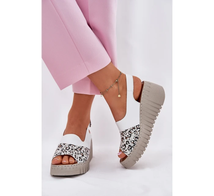 Sandały Damskie Z Naturalnej Skóry Na Koturnie Artiker 56C0958 Białe Sandały Damskie Z Naturalnej Skóry Na Koturnie Artiker 56C0958 Białe