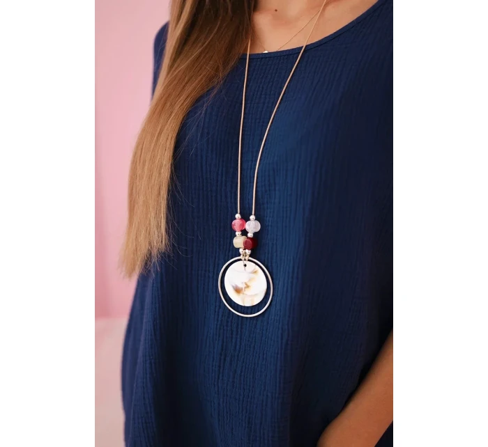 Mušelínová blúzka s náhrdelníkom tmavomodrá