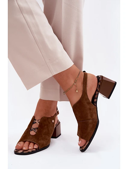 Sandály z přírodního semiše na podpatku model 22123079 Hnědé - Maciejka
