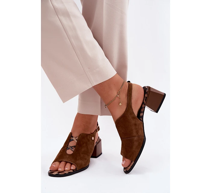 Sandály z přírodního semiše na podpatku model 22123079 Hnědé - Maciejka