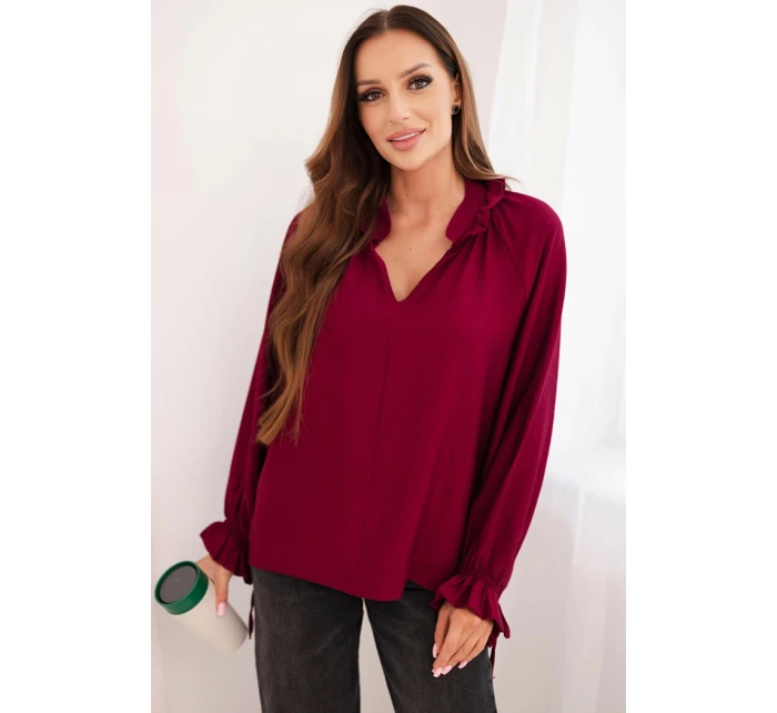 Dámska viskózna blúzka s véčkovým výstrihom a viazankami na rukávoch slivka Dámska viskózna blúzka s véčkovým výstrihom a viazankami na rukávoch slivka
